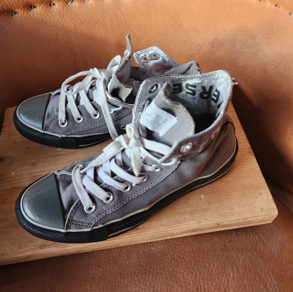 Ladies Converse Size7 Color Charcoal Only Wore Th… - image 5